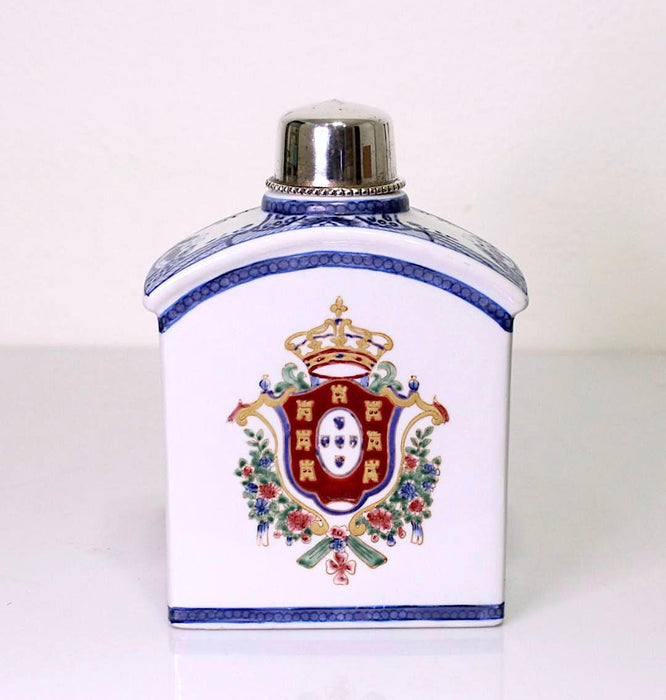 Export Chinese Blue and White Porcelain Tea Caddy With Armorial Design & Butterflies