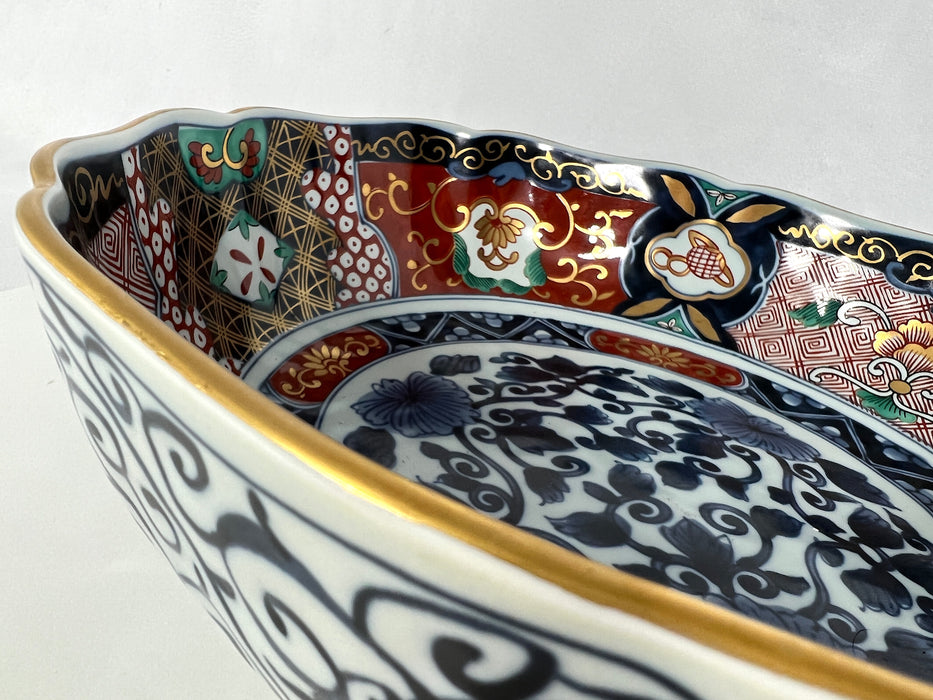 Vintage Japanese Red, Blue and Whtie Imari Decorative Bowl With Gold Detailing