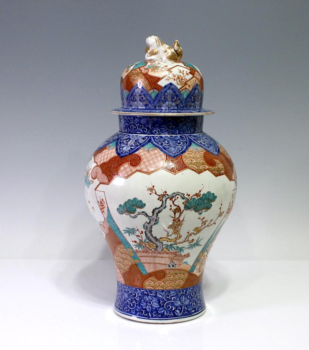 Large 19th. Century Antique Meiji Period Japanese Imari Porcelain Jar With Foo Lion Finial (Ginger Jar)