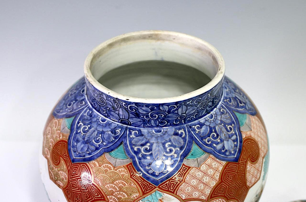 Large 19th. Century Antique Meiji Period Japanese Imari Porcelain Jar With Foo Lion Finial (Ginger Jar)