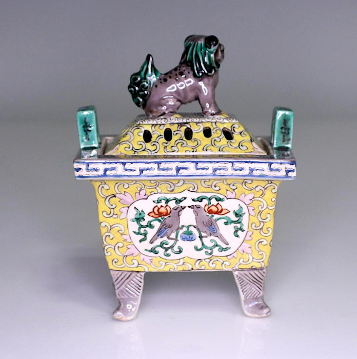 Antique Japanese Arita Porcelain Censer With Foo Dog Handle, Meiji Period, Signed & Stamped