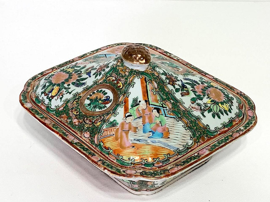 19th Century Chinese Porcelain Rose Medallion Covered Serving Dish or Tureen