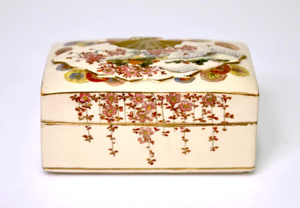 Antique Japanese Satsuma Covered Gold Fan Beige Dresser Box by Koshida, Taisho Period